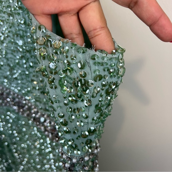 New Mac Duggal Mint Sequined Sleeveless Embellished Neckline Gown, Size 12 - Picture 8 of 10